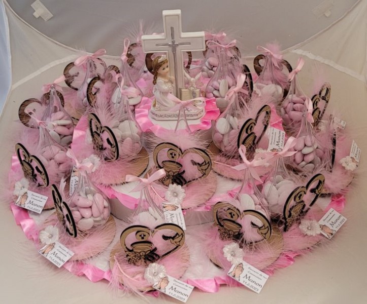 ../Images/plateau coeur colombe communion fille juin 2023.jpg